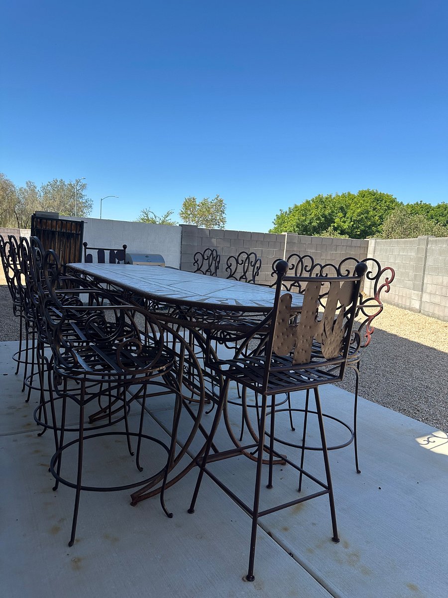 Side yard patio area with grill