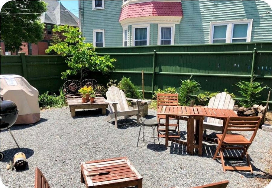 Enjoy a sunny day in peace, sit in the fenced sitting area.