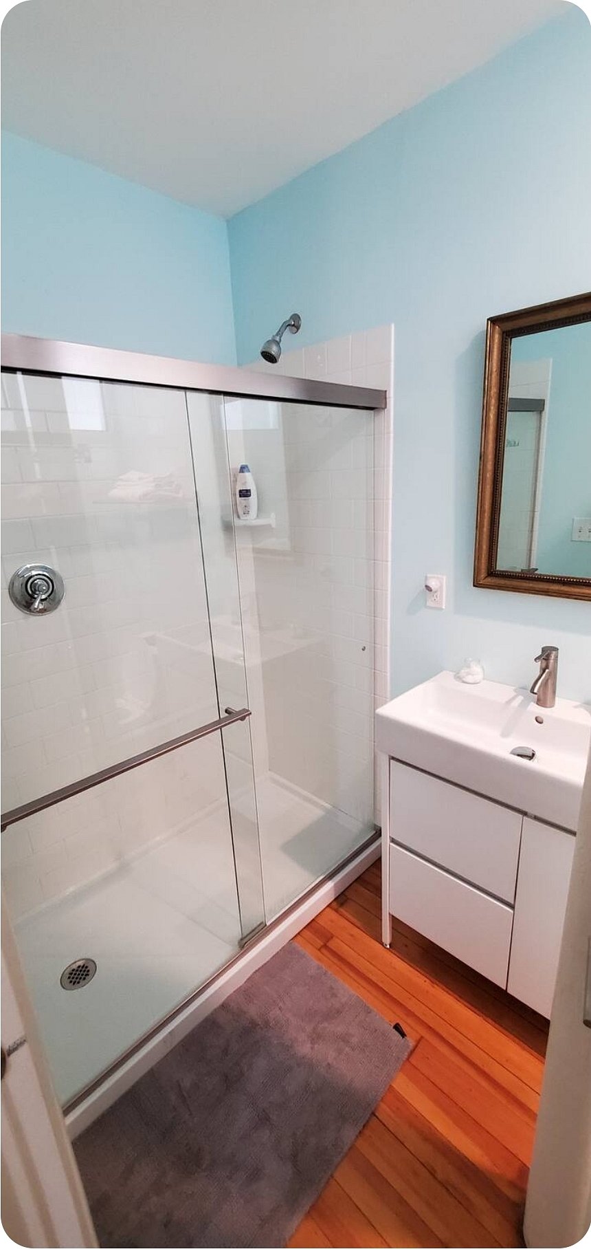 Over-sized stand up shower.