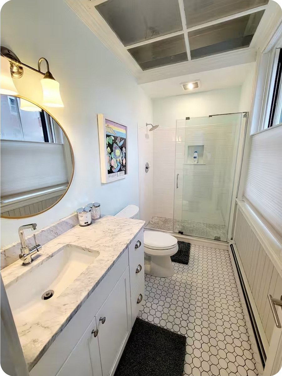 2nd floor master bathroom