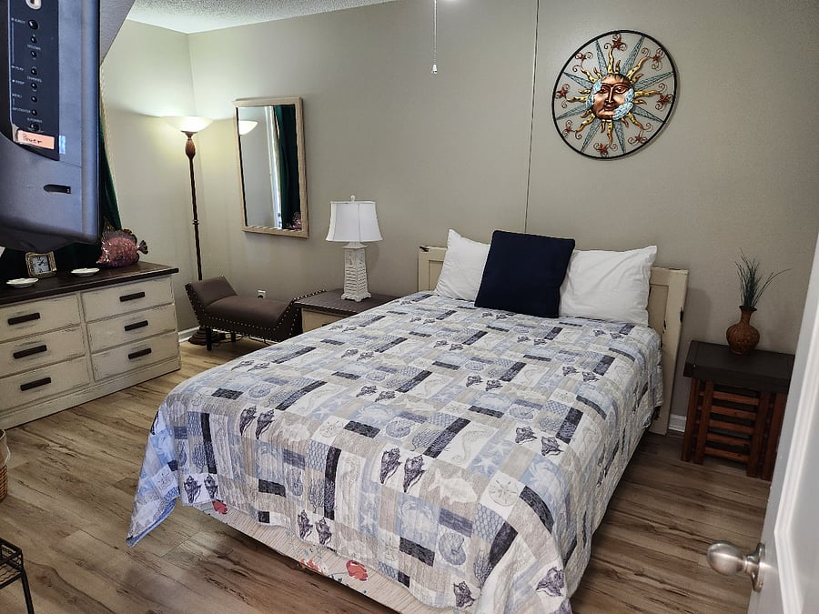 Master Bedroom Queen