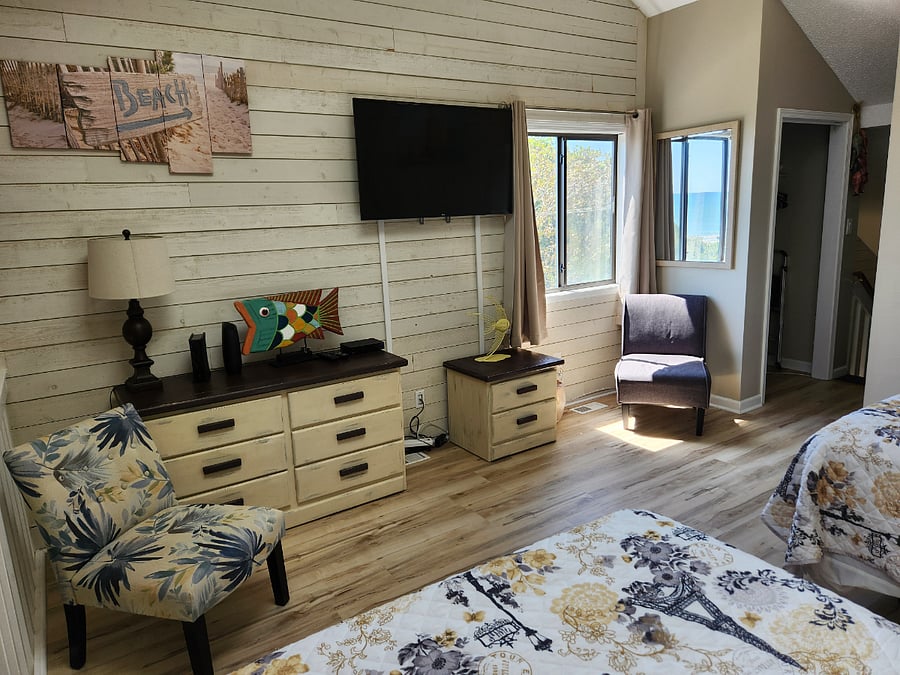 2nd floor TV area