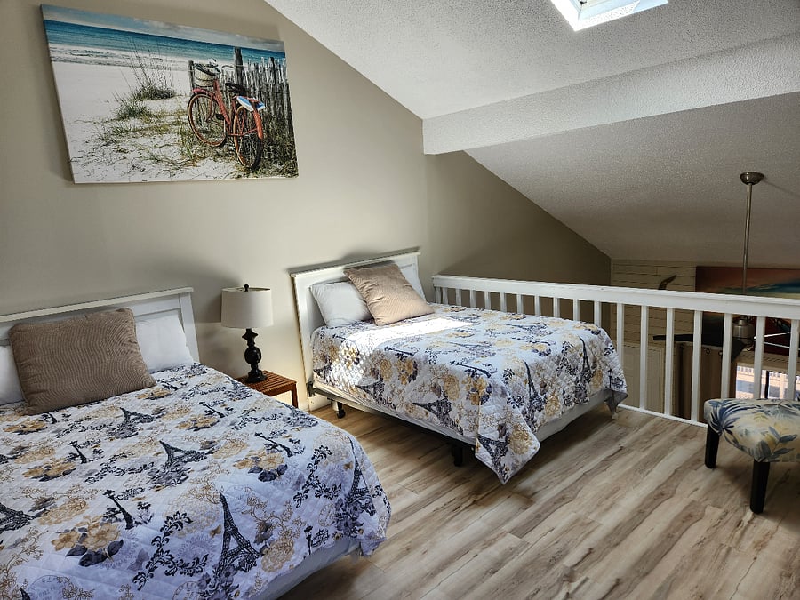 2nd floor 2 full beds