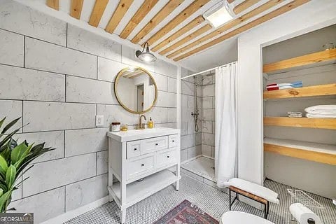 main bathroom with walk-in shower