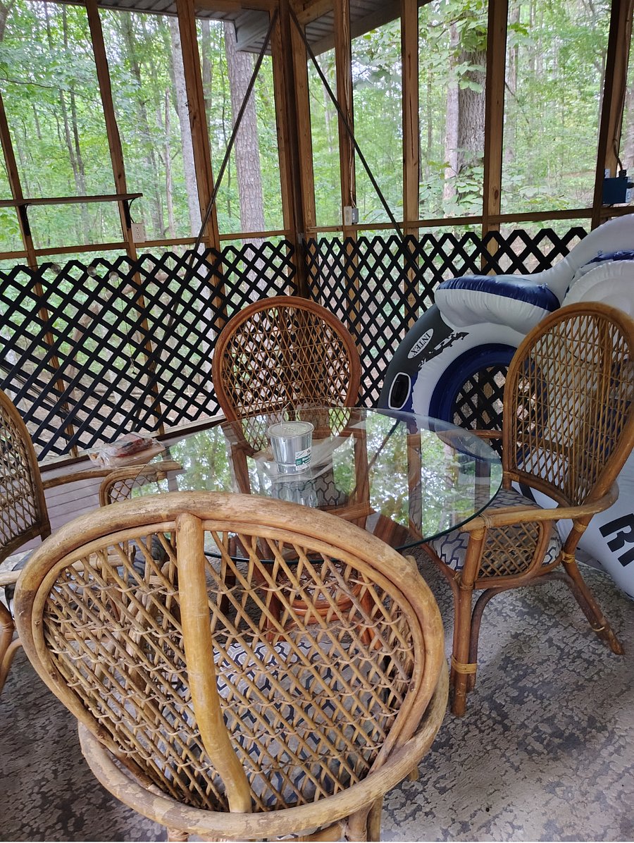 outdoor kitchen areas