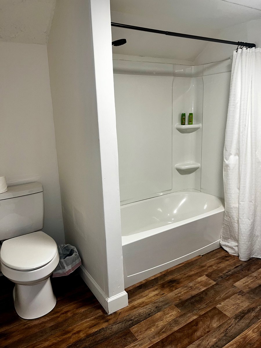upstairs bathroom tub