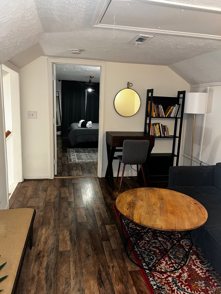 upstairs reading nook and desk