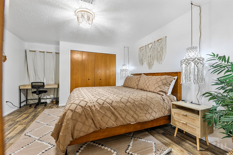 King bed and work deskB