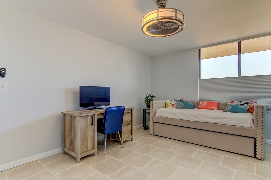 Guest room with desk