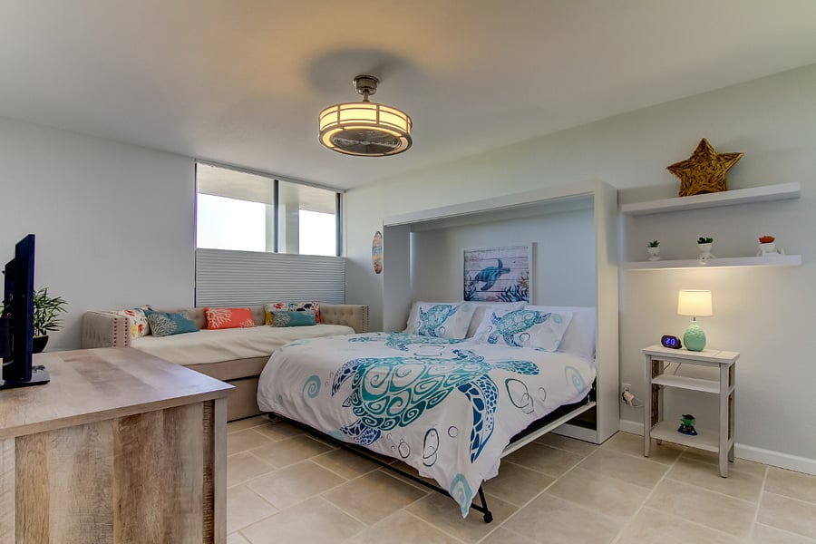 Guest room murphy queen bed and trundle daybed. Sleeps 4.