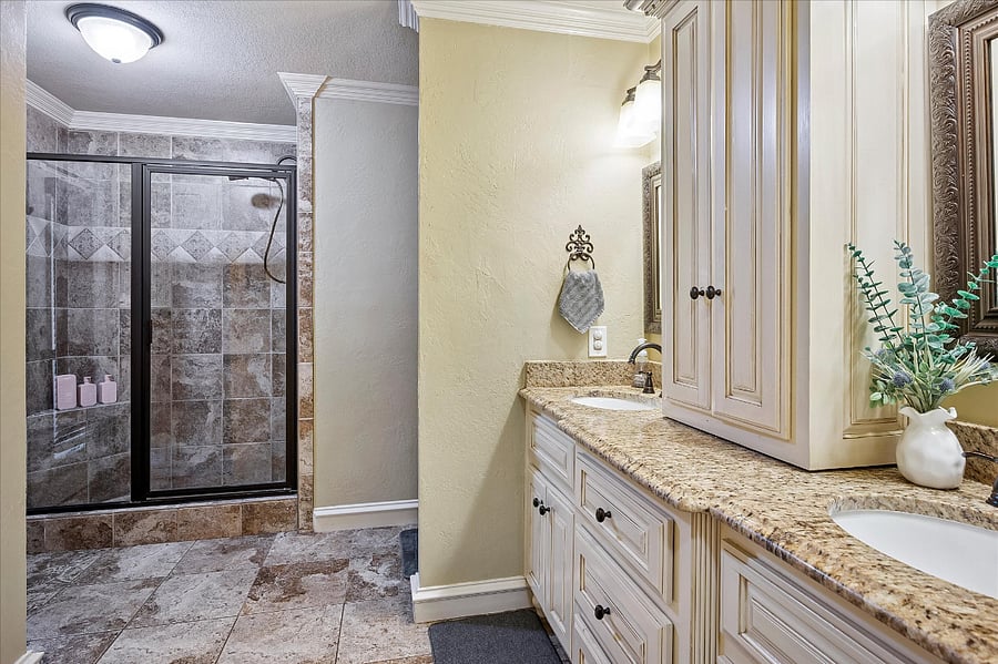 Detached full bathroom on the main level, thoughtfully positioned for easy access to the cowboy pool.