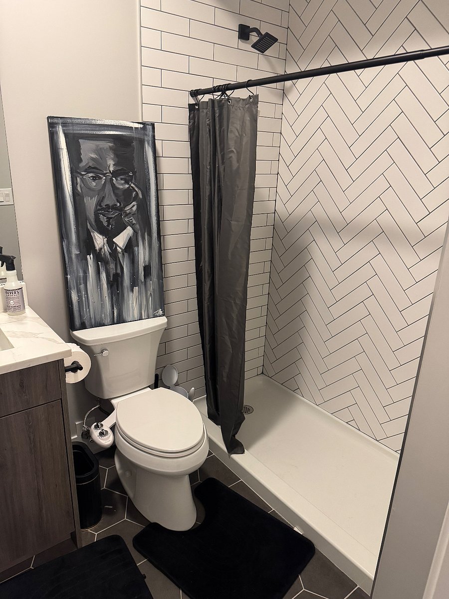 Full bathroom in first floor bedroom