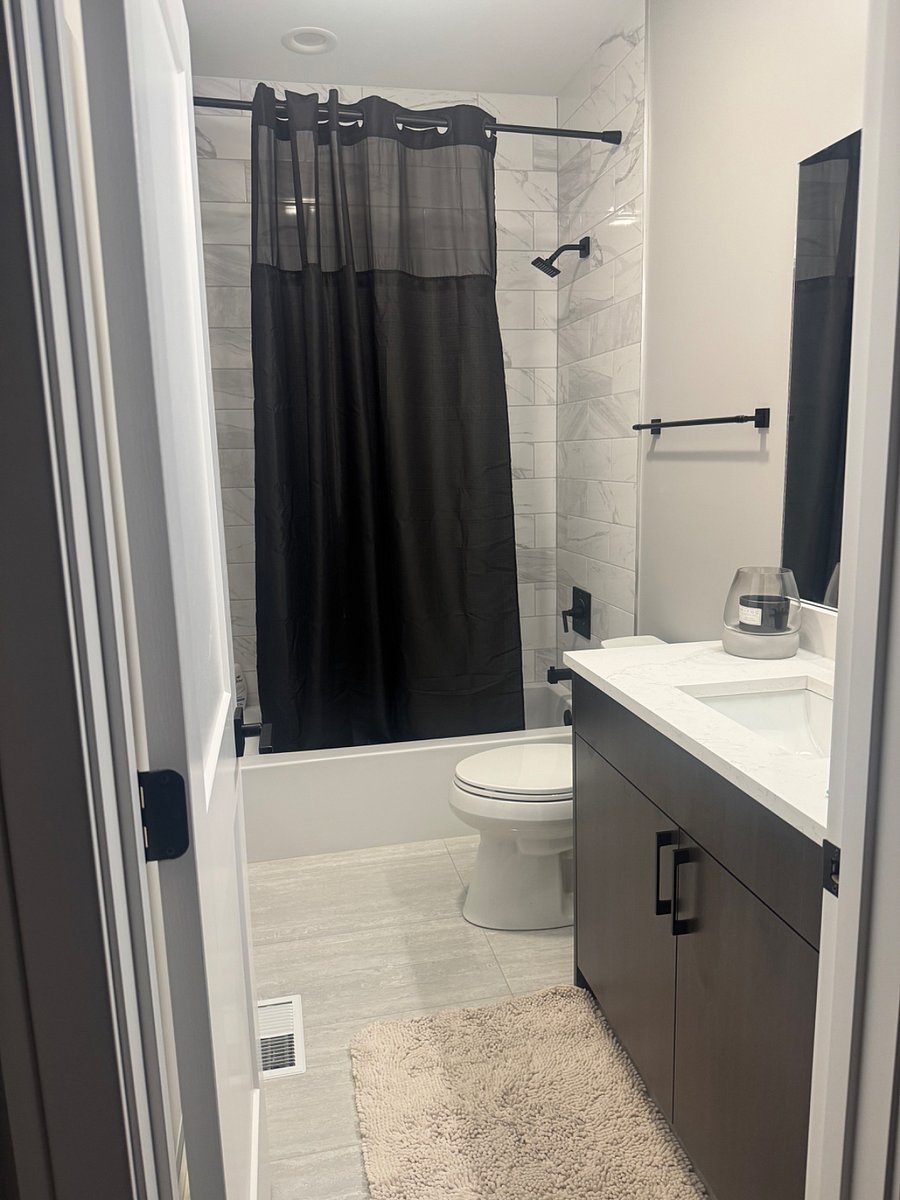 Full bathroom for bedroom 2 and 3