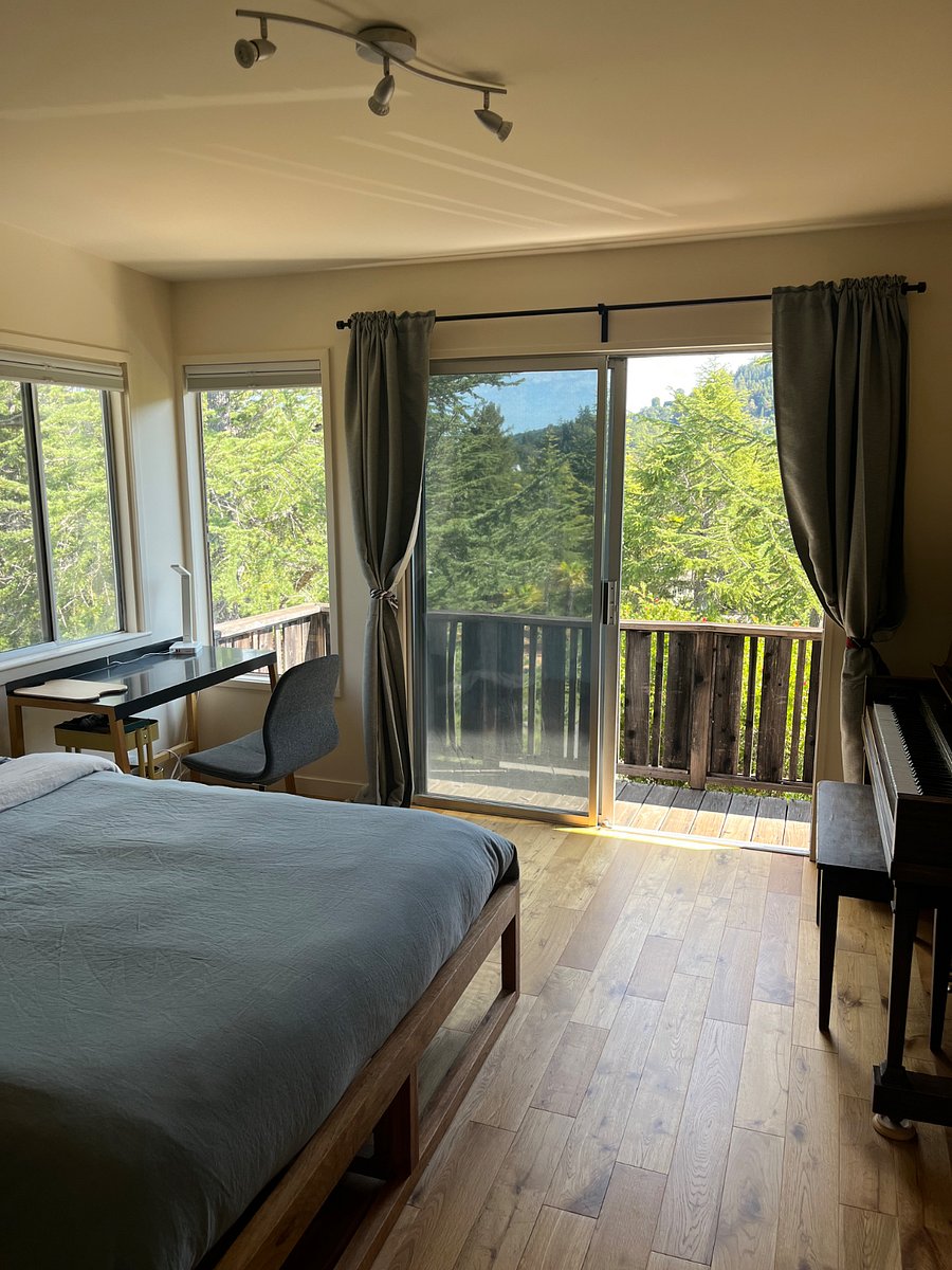 Bedroom 2 with Piano (Tuned!)