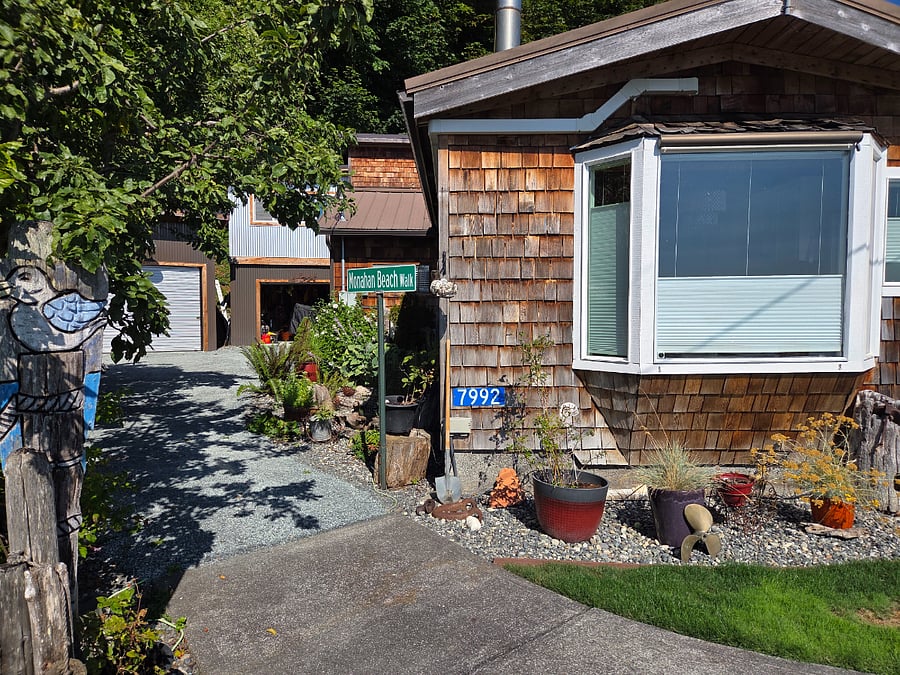 Main cabin and entrance to casita is down the driveway.