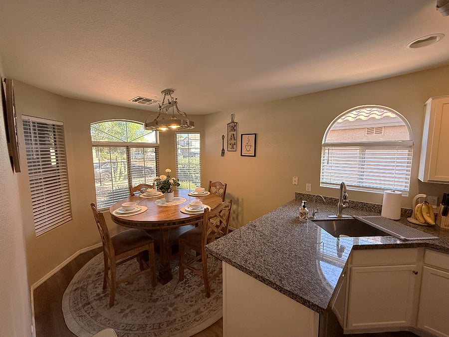 Kitchen nook 