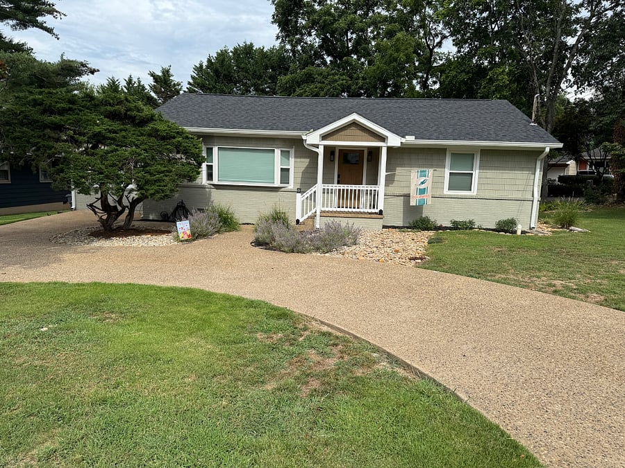 Semi-circular driveway for easy maneuvering of vehicles