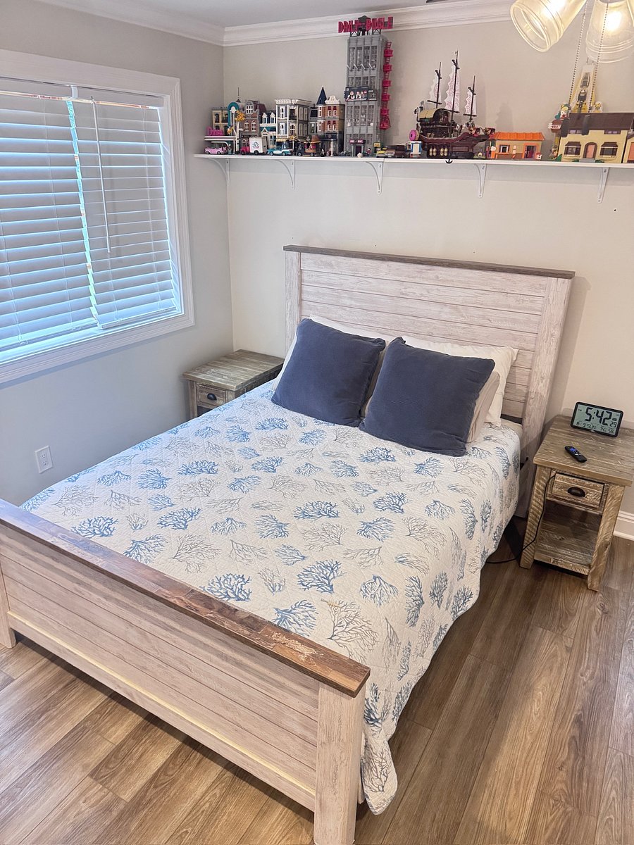 Queen bedroom with adjustable bed, large walk-in closet and butler's pantry