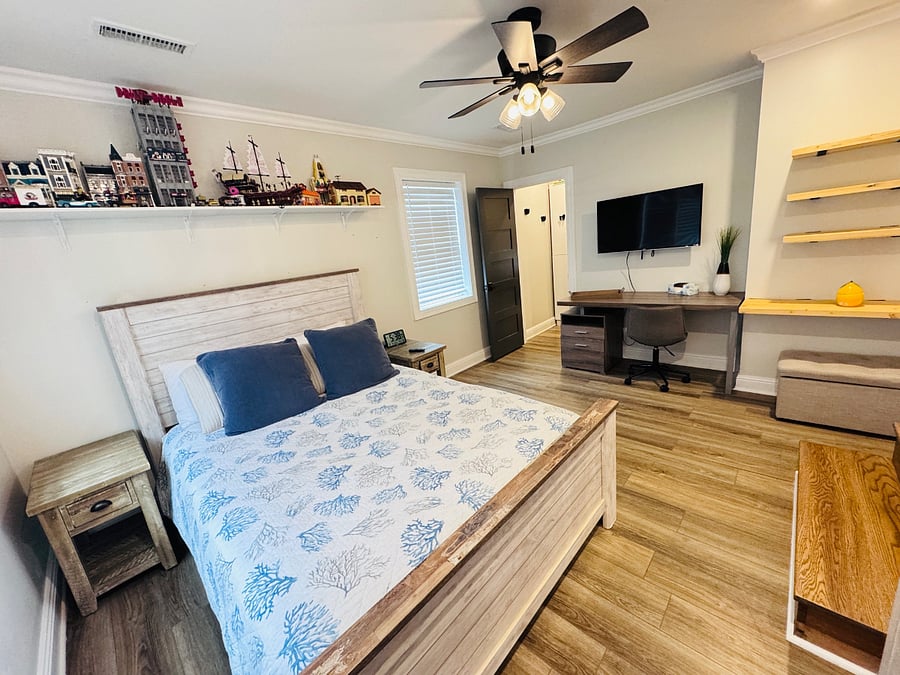 Queen bedroom with butler's pantry closet and workspace