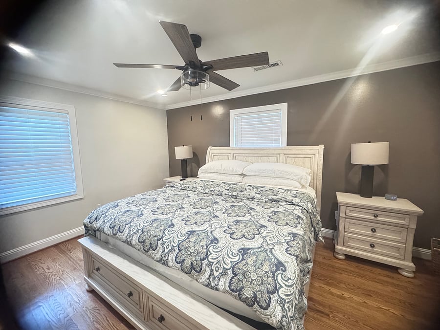 Adjustable king bed, walk-in closet and private bath in the main suite
