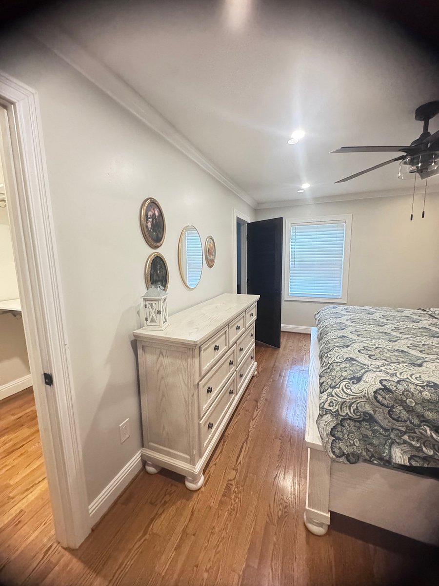 Adjustable king bed, walk-in closet and private bath in the main suite
