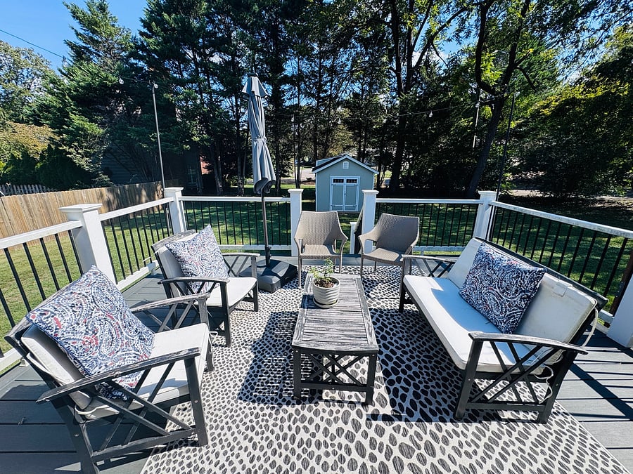 Deck with flat yard