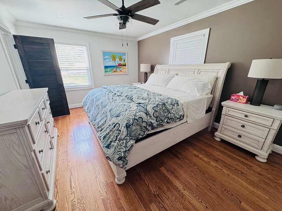Adjustable king bed, walk-in closet and private bath in the main suite