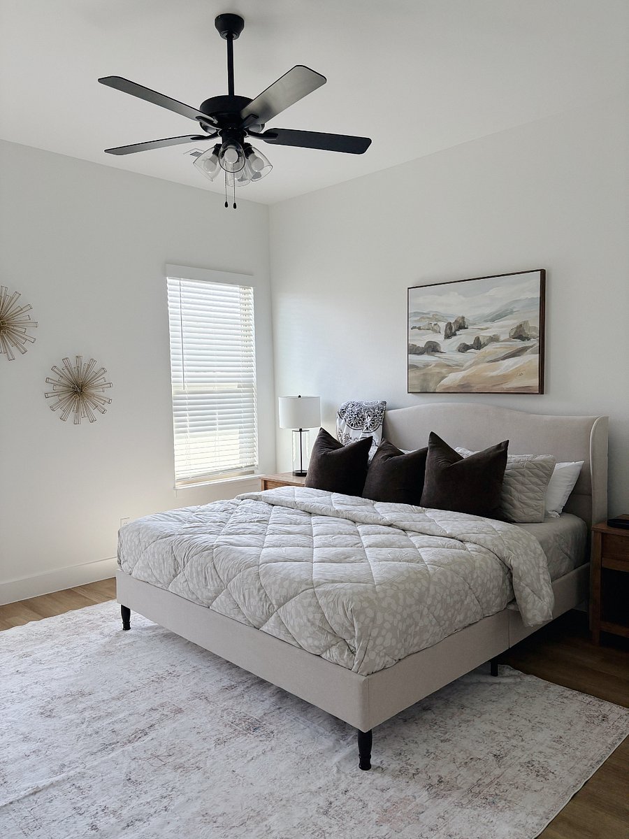 primary bedroom, king bed
