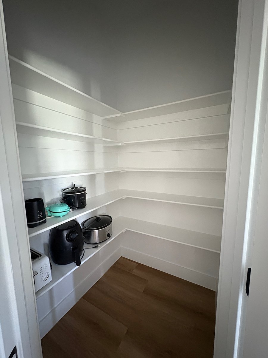 extra appliances such as air fryer, crockpot, toaster, blender, miniature waffle iron