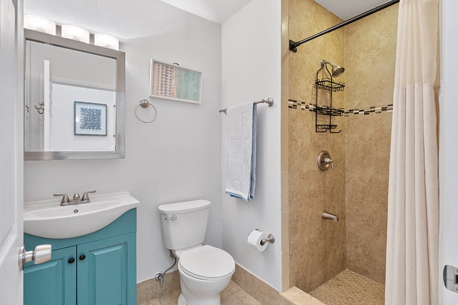 Full bathroom 2