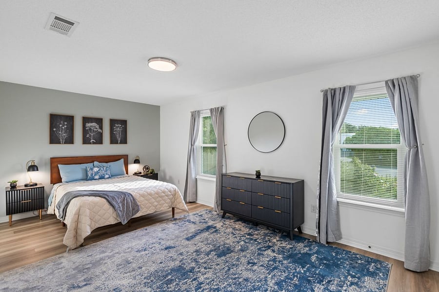 Large room with queen bed