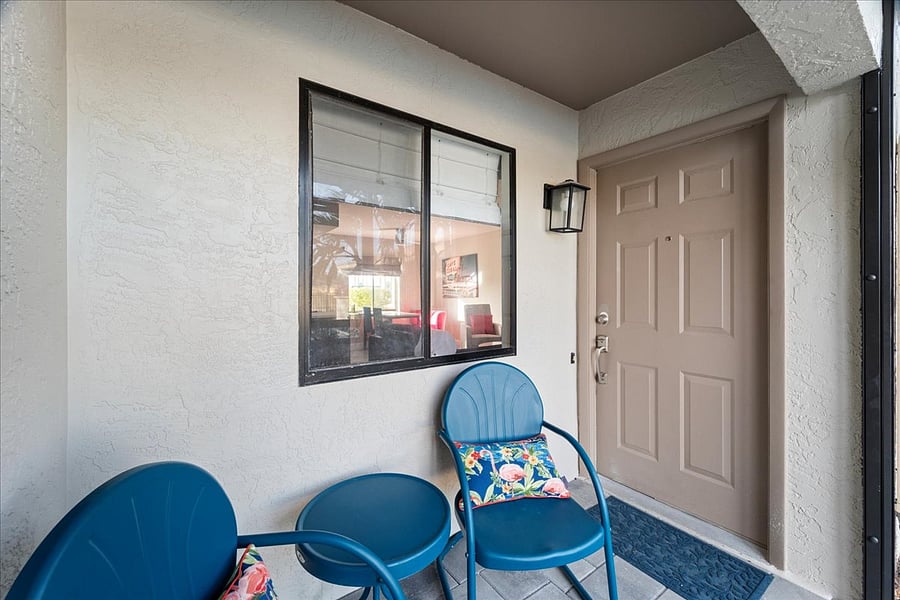 Screened-in Front Porch