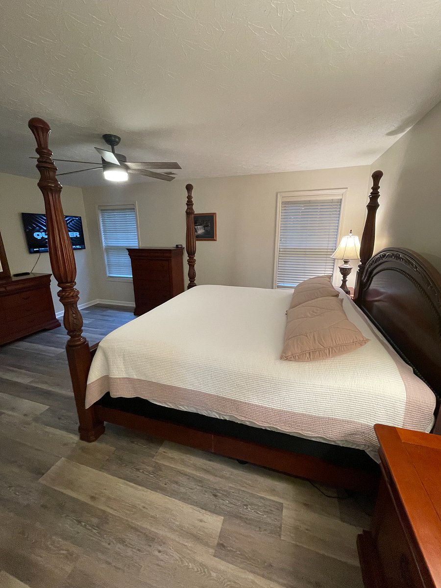 First Floor Master Bedroom with King Bed.