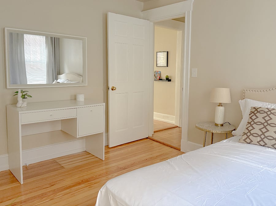 Bedroom 2: full bed, desk, closet & stylish setup for work and relaxation.