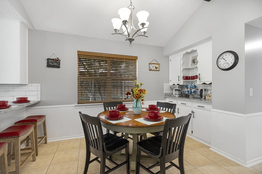 Table seating for 4 plus adjoining bar seating/counter height for 4 more.