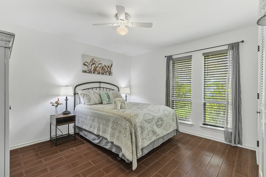The 2nd of 4 bedrooms has a queen bed with a premium mattress encased for protection and the ability for us to sanitize after each guest. Also wardrobe, ceiling fan, lamp and walk in closet.