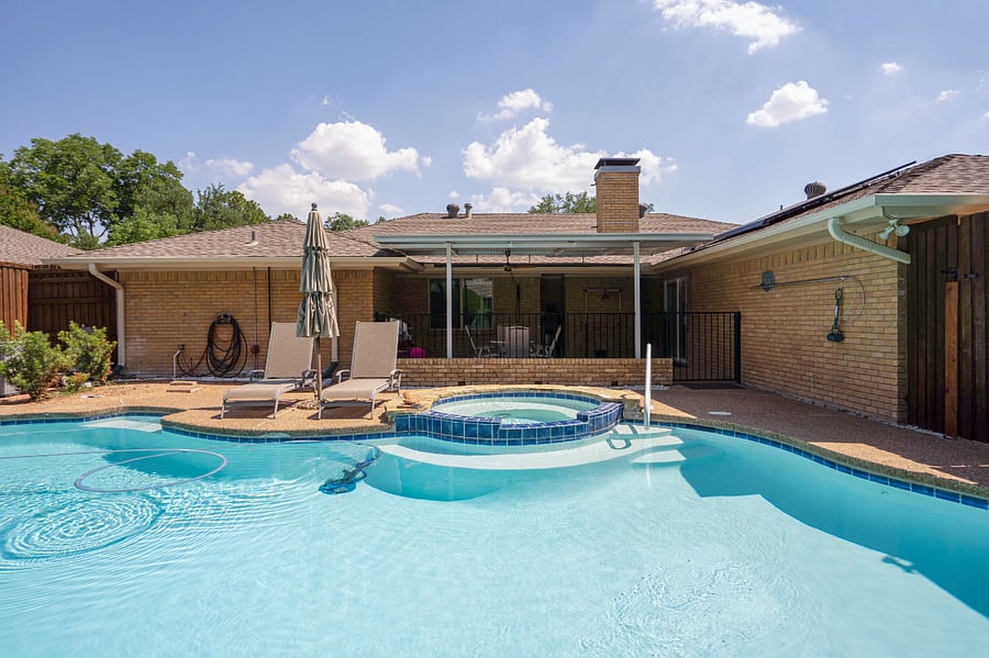 Large pool for your enjoyment anytime you feel like it's warm enough to jump in! The spa is not heated and makes a great kiddie pool! Pool maintenance is once a week, included.