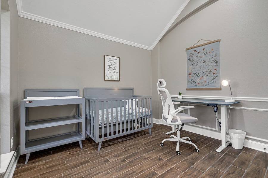 FLEX room: 4th bedroom, baby room, office with an adjustable height desk and chair. A twin bed can be added in place of a baby bed.