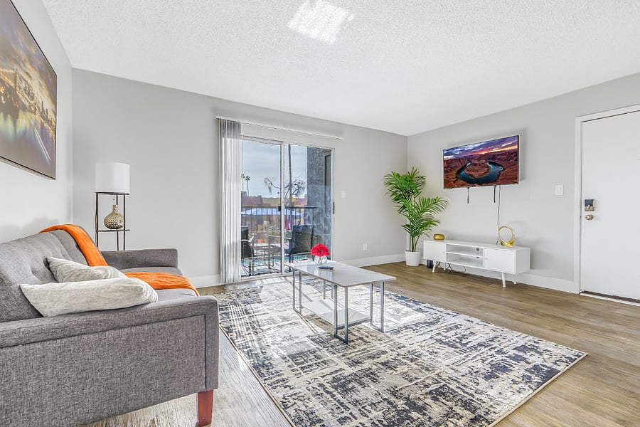  Bright, airy living room with modern furnishings.