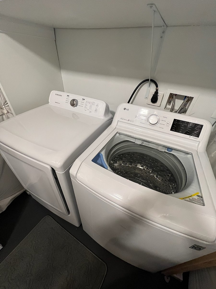 Full Size In-Unit Washer / Dryer