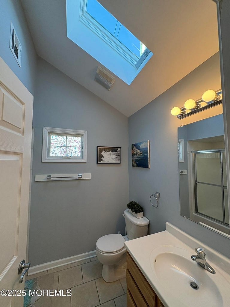 2nd floor bathroom-Tub/Shower Combo.