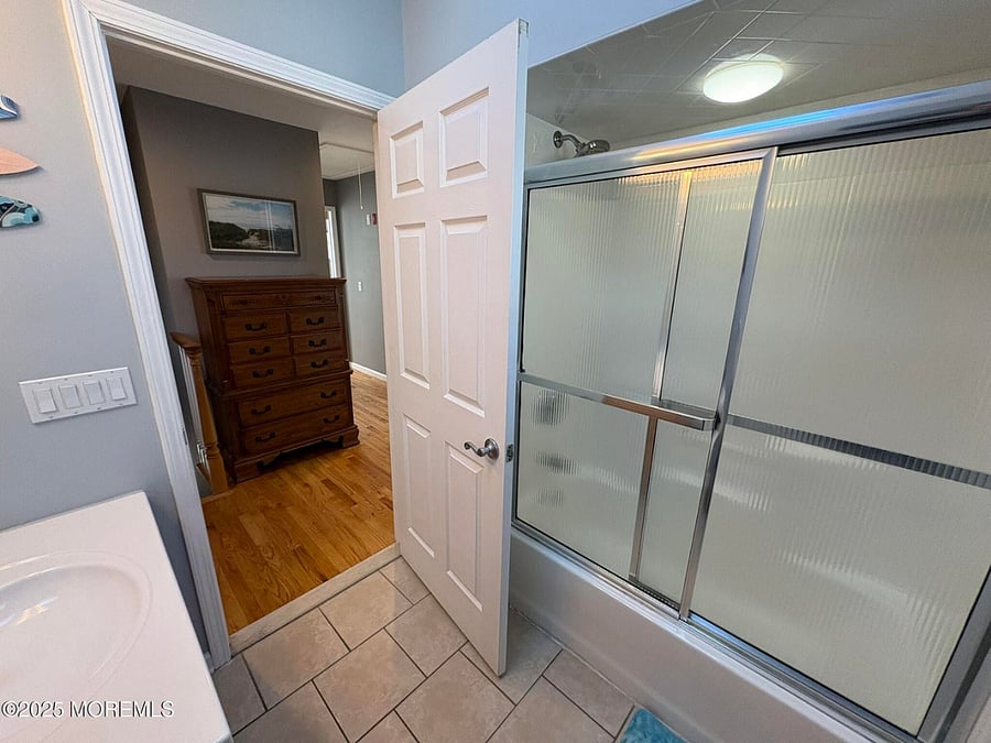 2nd floor bathroom-Tub/Shower Combo.
