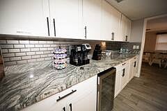 Spacious kitchen counters