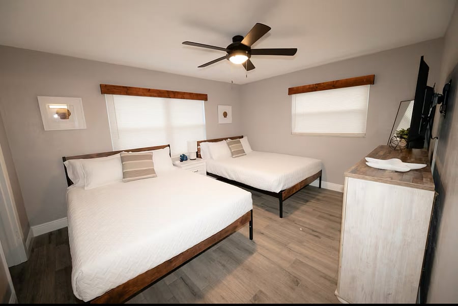 2 queens in bedroom with shared bathroom