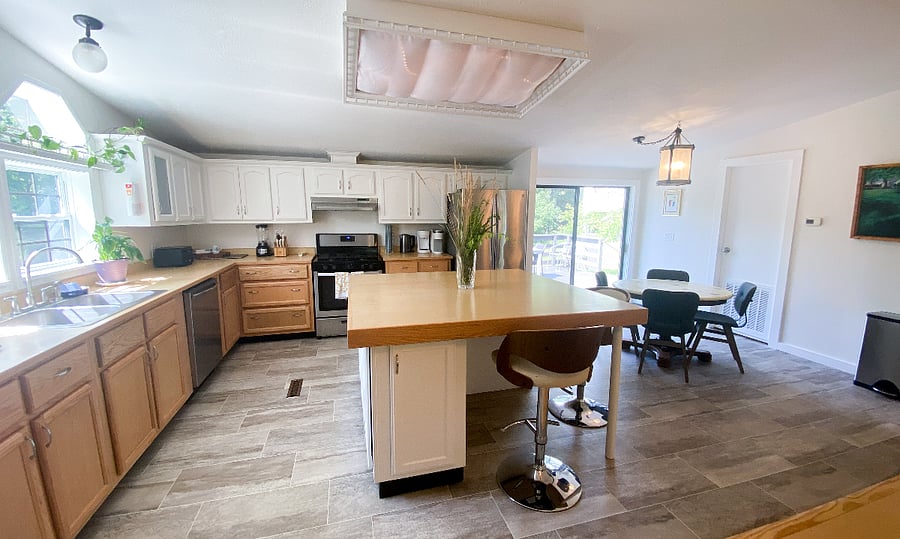 Full kitchen, plus counter seating and bistro breakfast table