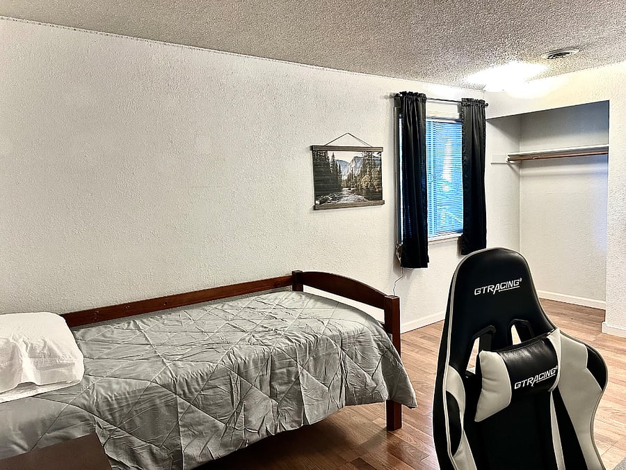 Bedroom 2, Twin bed and lots of office space