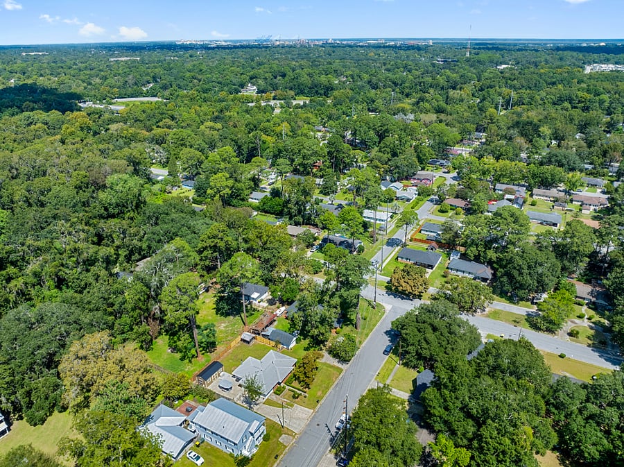 Downtown is a short 10 minute drive via Truman Parkway.M