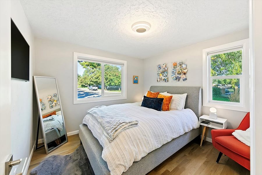 2nd bedroom