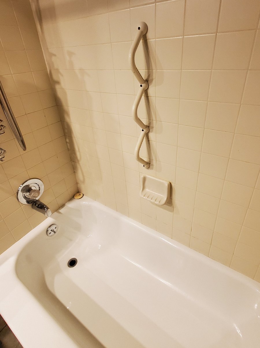 Full bath & oversized showhead