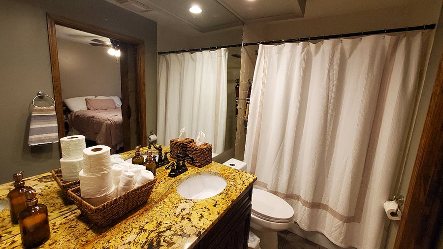 Pine Glade Full Bath